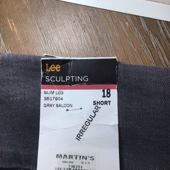 Lee Women’s Gray Sculpting Slim Fit Slim Leg Pull-On Jeans Size 18S- Irregular - Picture 9 of 12